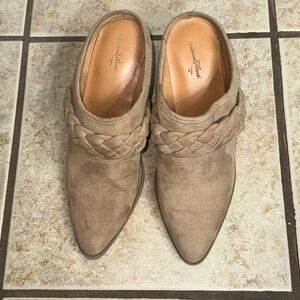 Women’s boots. Size 7. Gently used.